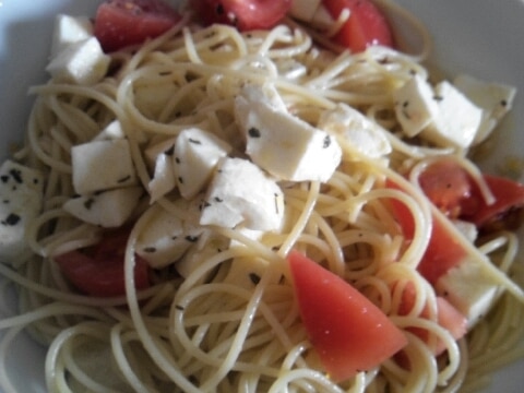 モッツァレラチーズとトマトの冷製パスタ レシピ 作り方 By Kkikk 楽天レシピ